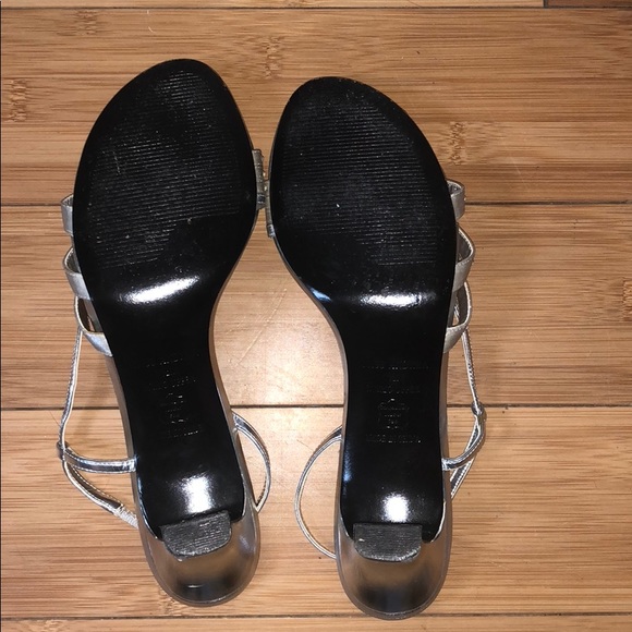 Simple Silver heels - Picture 6 of 6